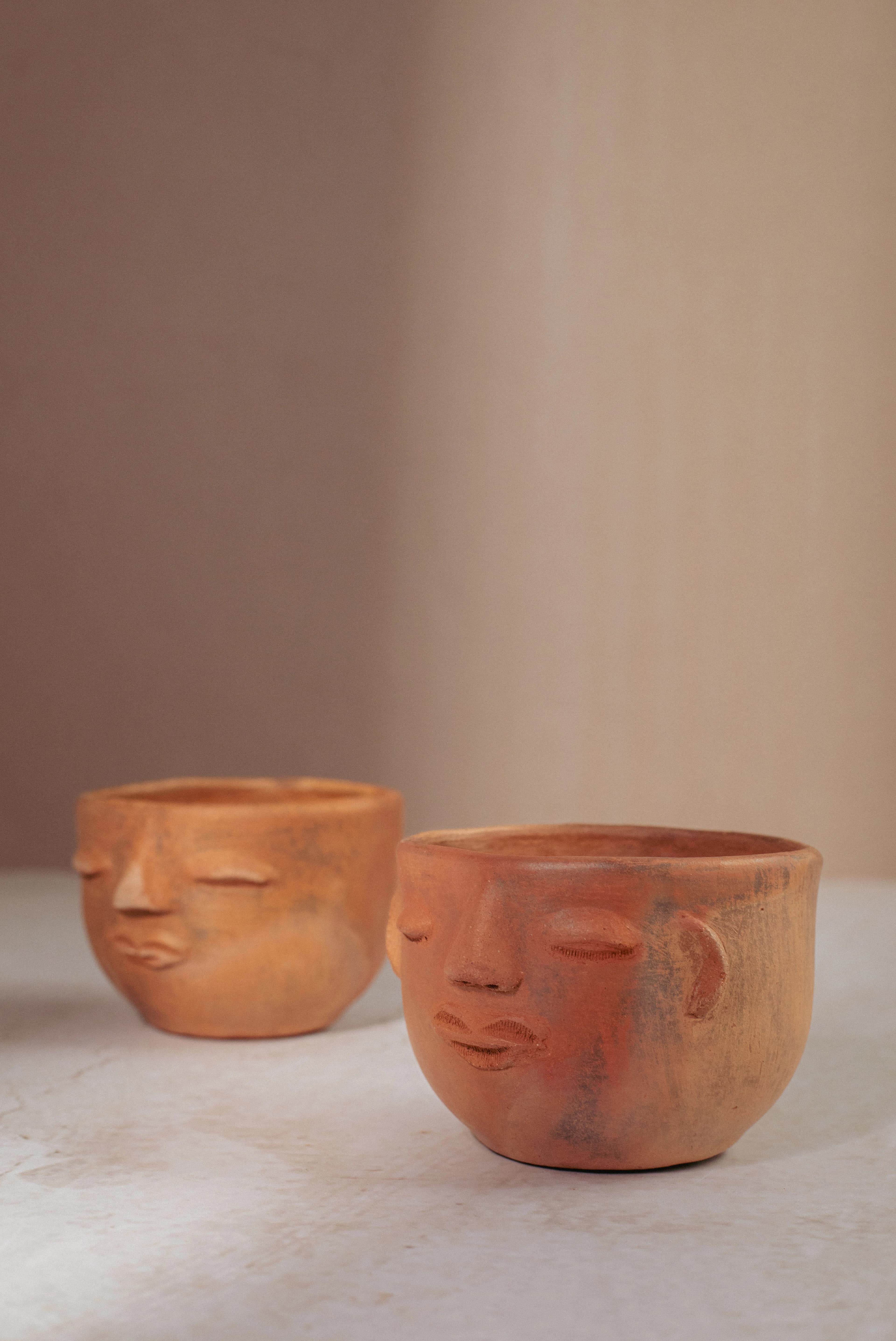 Vasos y tazas de barro